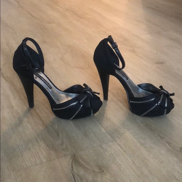 LAST CHANCE BEFORE DONATING! 
Cute black (zipper accents) heels - Picture 2 of 5